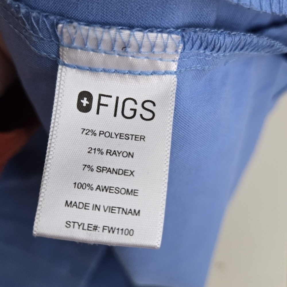 Figs Classic Blue V-Neck Scrub Top -Size S - Picture 3 of 5